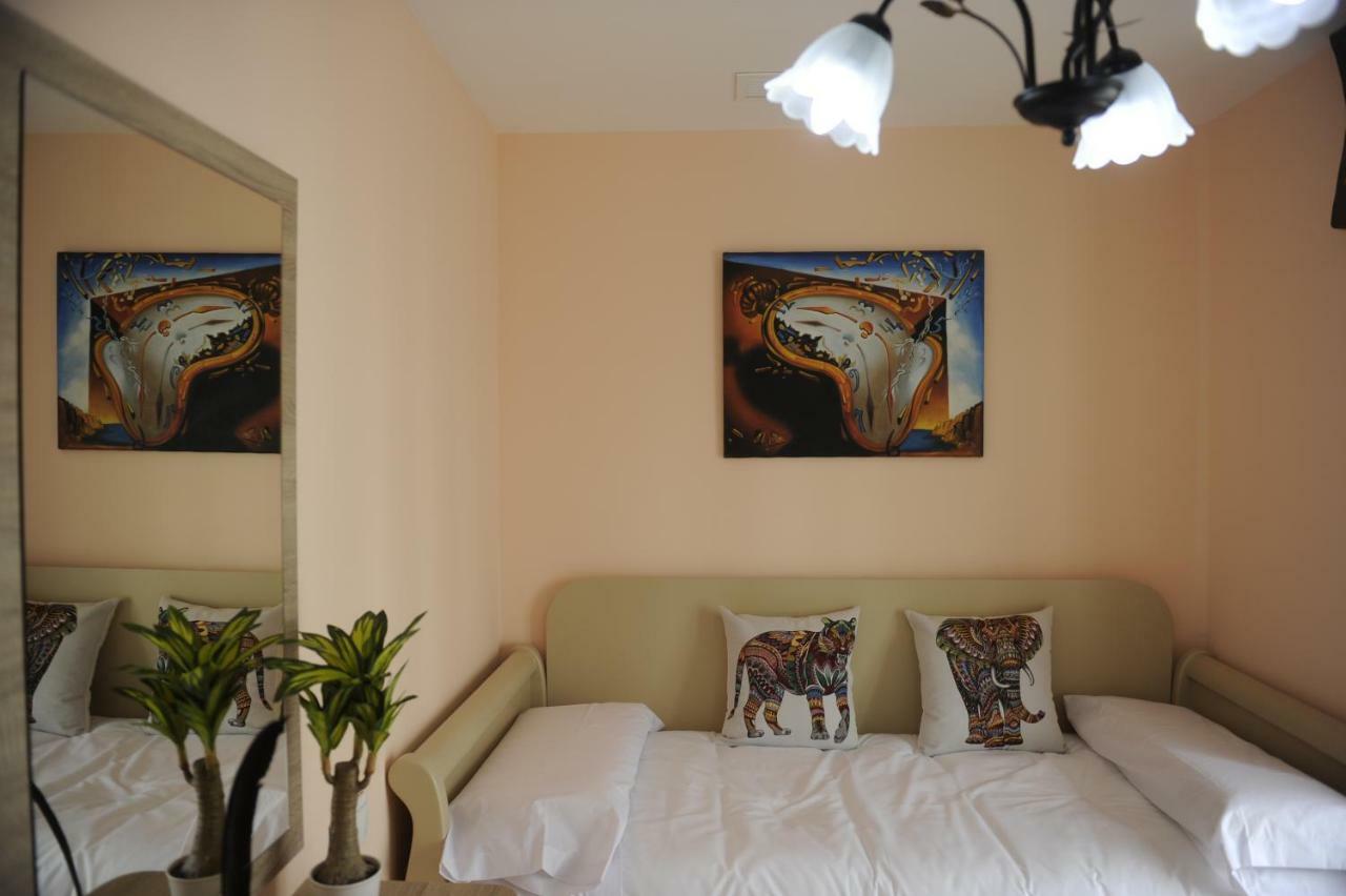 Retiro Del Teatro Almagro Hotell Exteriör bild